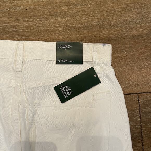 Wild Fable Target White highest rise denim distressed shorts NEW size 6 - Picture 5 of 6